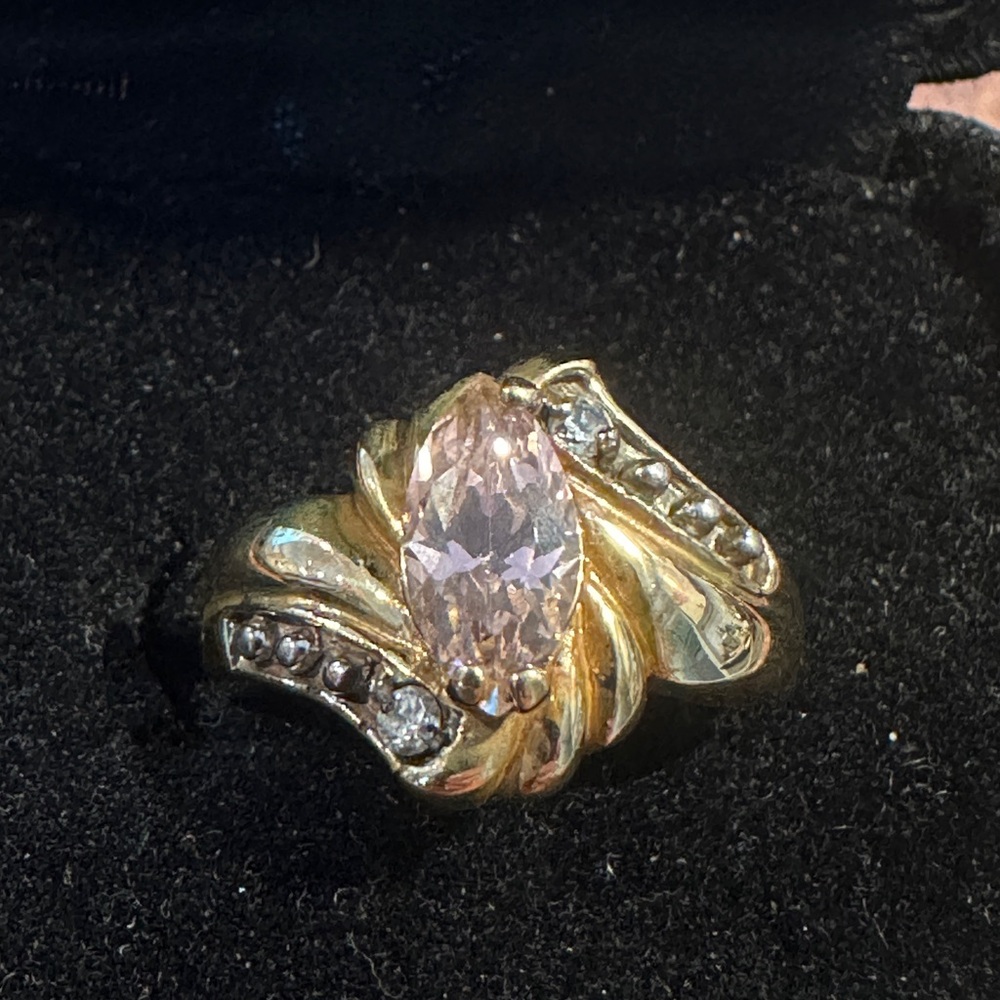 Rose Quartz and Simulated Diamonds Ring Yellow Gold | Size 6